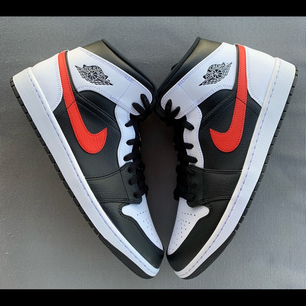 Jordan 1 mid ❌SOLD🎁 - Picture 4 of 9